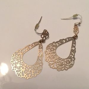 Elegant Gold dangle earrings